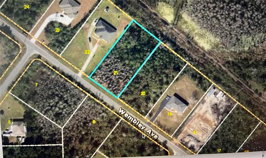 На продажу: $199,000 (1.03 acres)