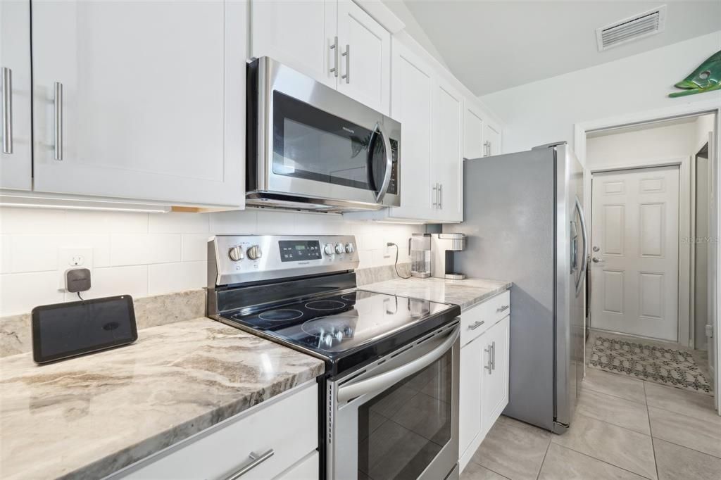 For Sale: $399,900 (3 beds, 2 baths, 1677 Square Feet)