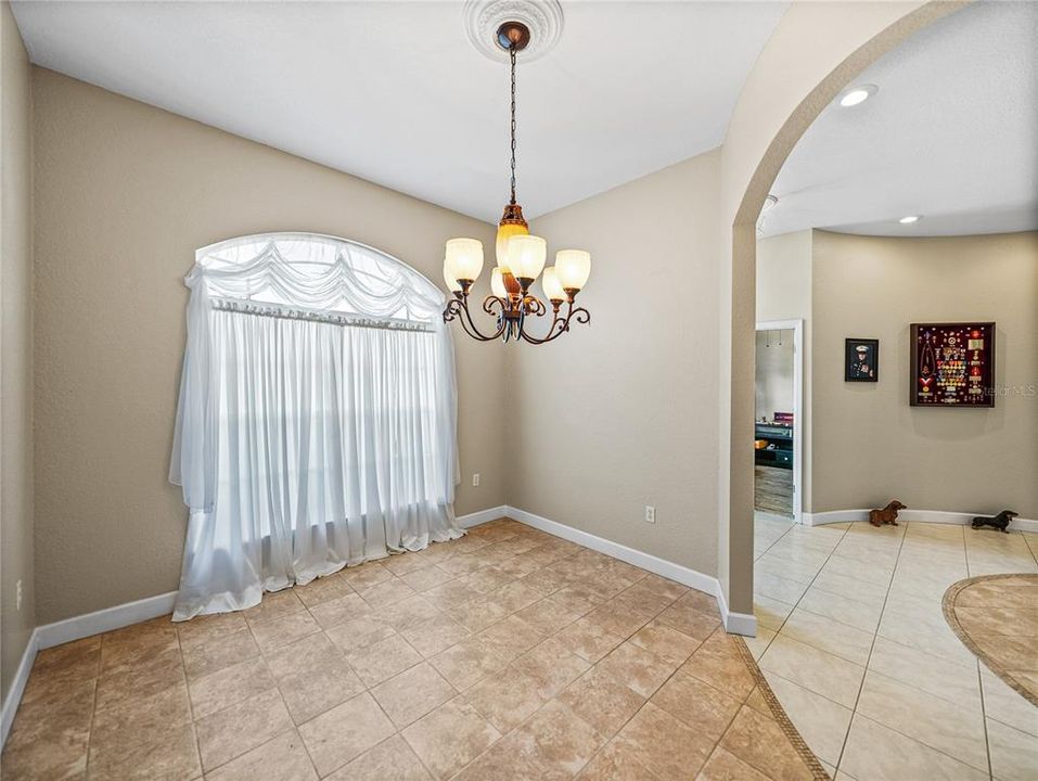 For Sale: $475,000 (3 beds, 3 baths, 2568 Square Feet)