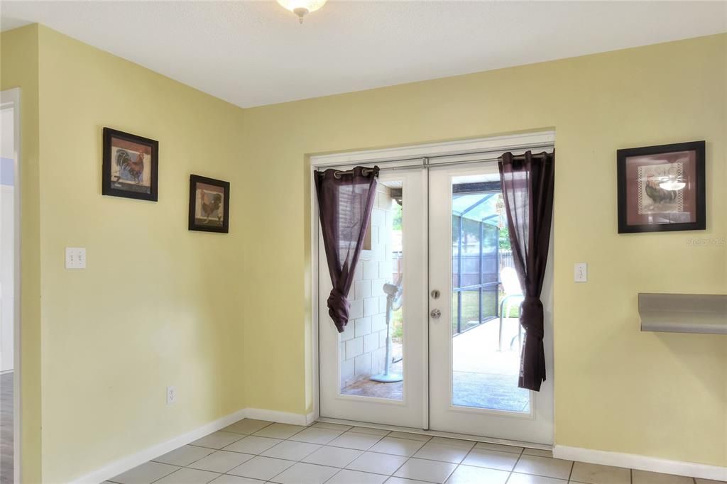 For Sale: $299,500 (3 beds, 2 baths, 990 Square Feet)