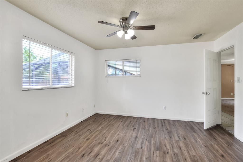 For Sale: $299,500 (3 beds, 2 baths, 990 Square Feet)