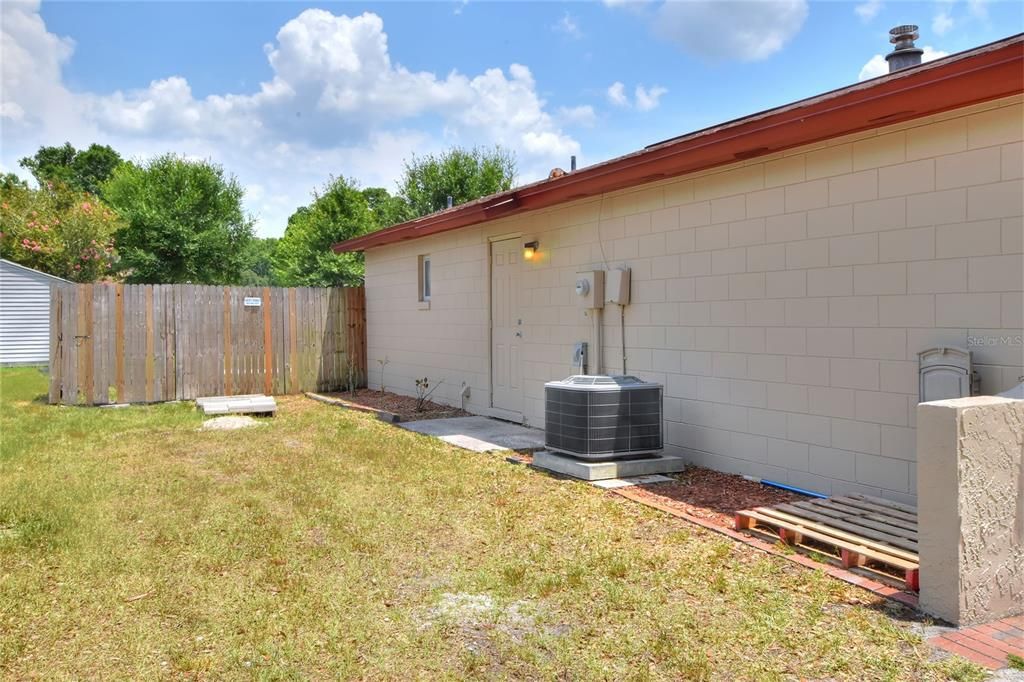 For Sale: $299,500 (3 beds, 2 baths, 990 Square Feet)