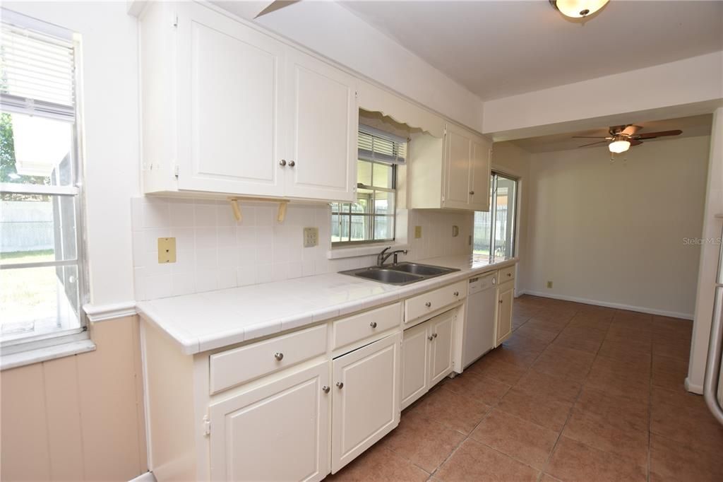 Active With Contract: $1,550 (2 beds, 2 baths, 1074 Square Feet)