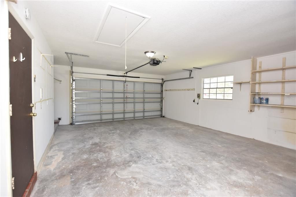 Active With Contract: $1,550 (2 beds, 2 baths, 1074 Square Feet)