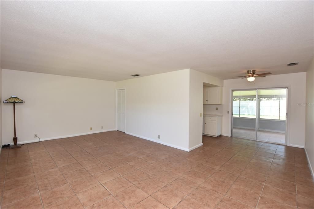 Active With Contract: $1,550 (2 beds, 2 baths, 1074 Square Feet)