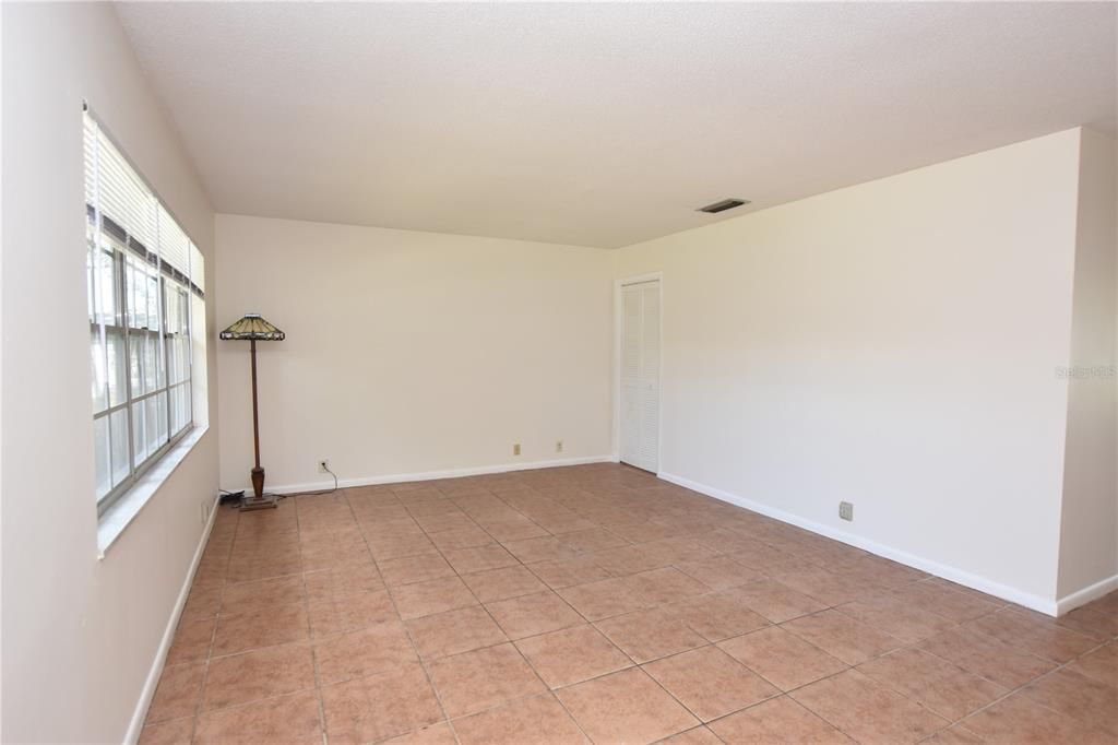 Active With Contract: $1,550 (2 beds, 2 baths, 1074 Square Feet)