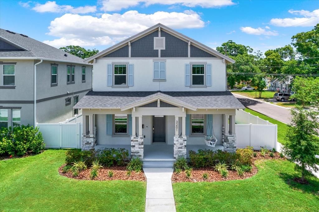 Recently Sold: $774,900 (3 beds, 2 baths, 2220 Square Feet)