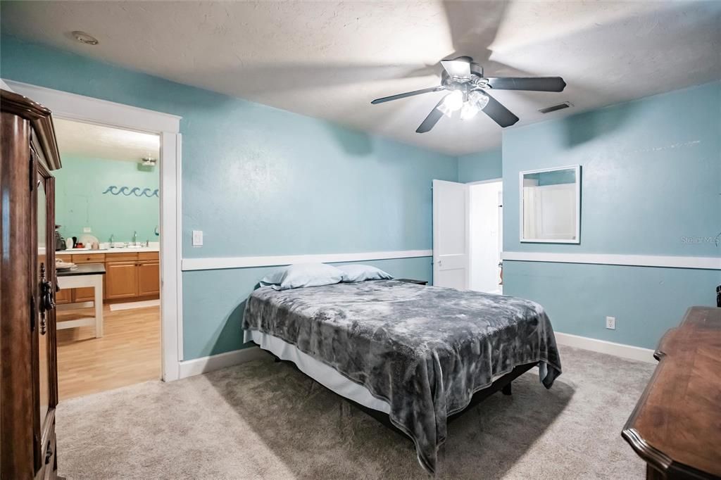 Active With Contract: $250,000 (0 beds, 0 baths, 1552 Square Feet)