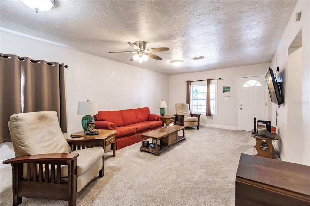 Active With Contract: $250,000 (0 beds, 0 baths, 1552 Square Feet)