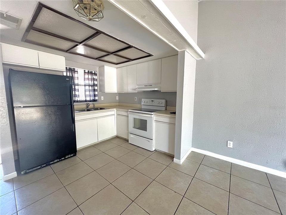 Recently Rented: $1,375 (1 beds, 1 baths, 635 Square Feet)