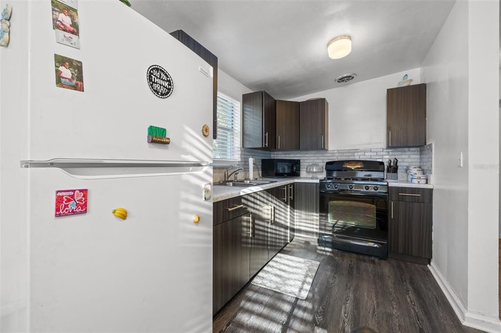 For Sale: $269,000 (2 beds, 1 baths, 759 Square Feet)