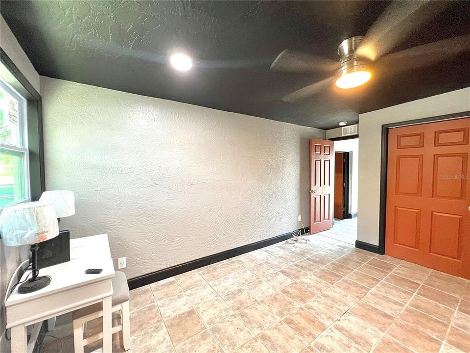 Recently Rented: $2,450 (3 beds, 1 baths, 1152 Square Feet)