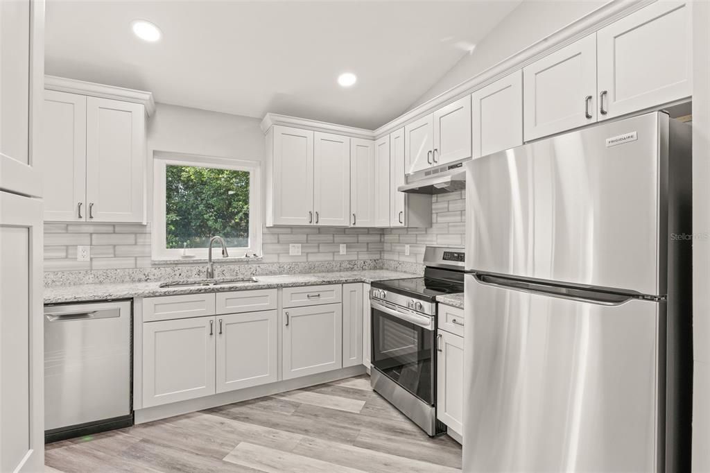 Active With Contract: $254,000 (2 beds, 2 baths, 1256 Square Feet)