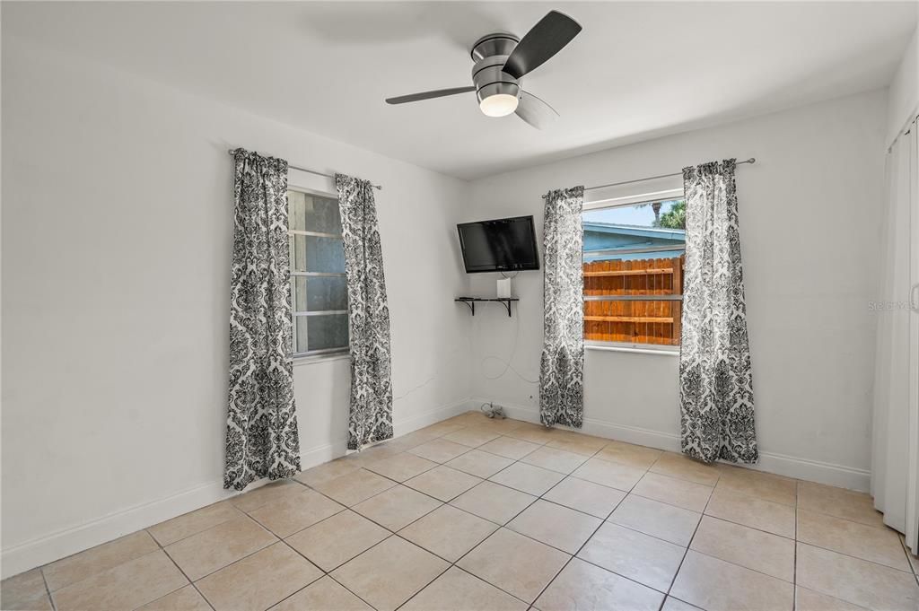 For Sale: $405,000 (3 beds, 2 baths, 1456 Square Feet)