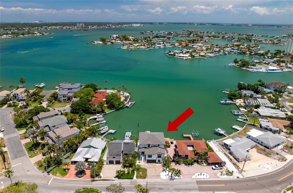 Recently Sold: $2,985,000 (4 beds, 3 baths, 2812 Square Feet)