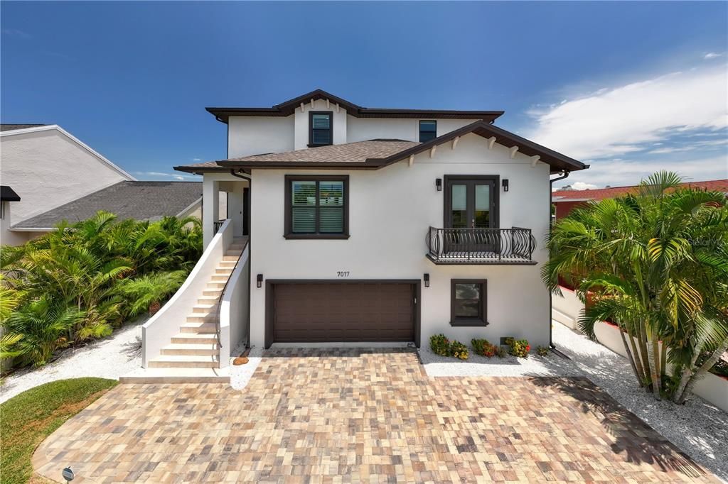 Recently Sold: $2,985,000 (4 beds, 3 baths, 2812 Square Feet)