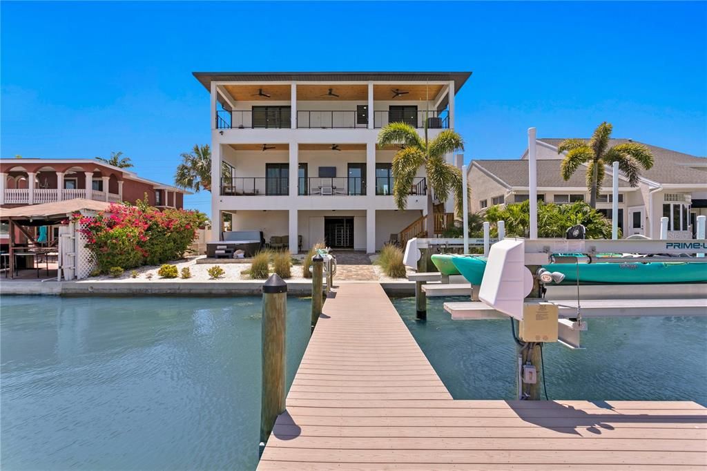 Recently Sold: $2,985,000 (4 beds, 3 baths, 2812 Square Feet)