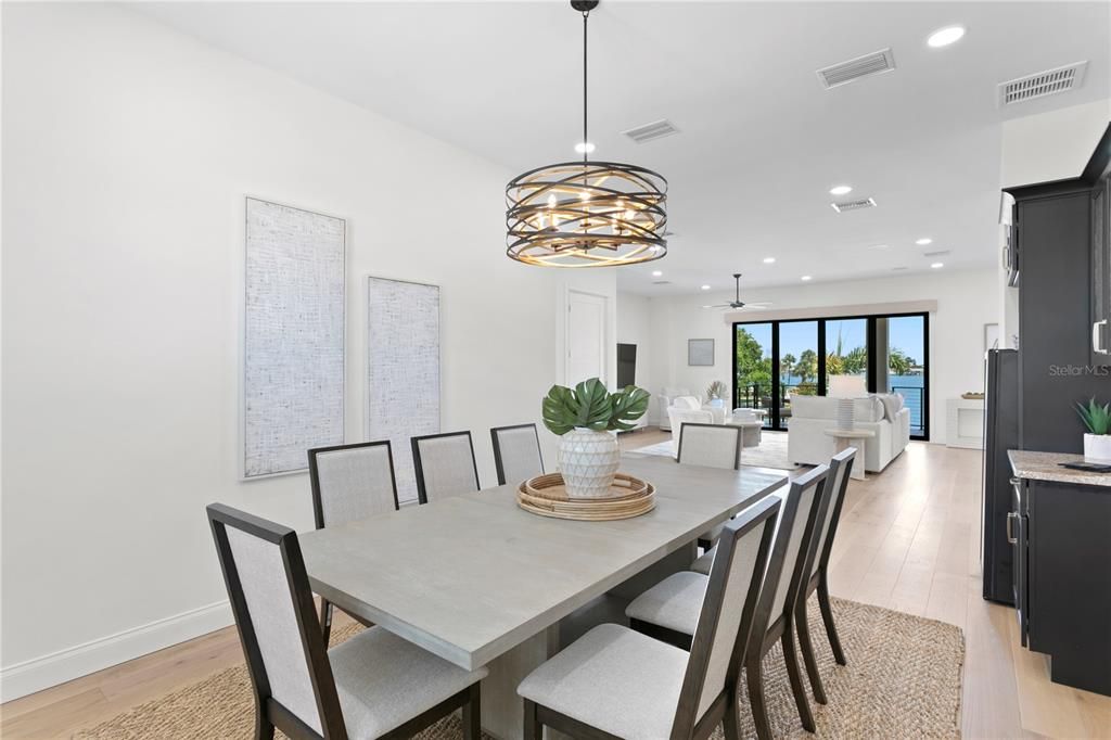 Recently Sold: $2,985,000 (4 beds, 3 baths, 2812 Square Feet)