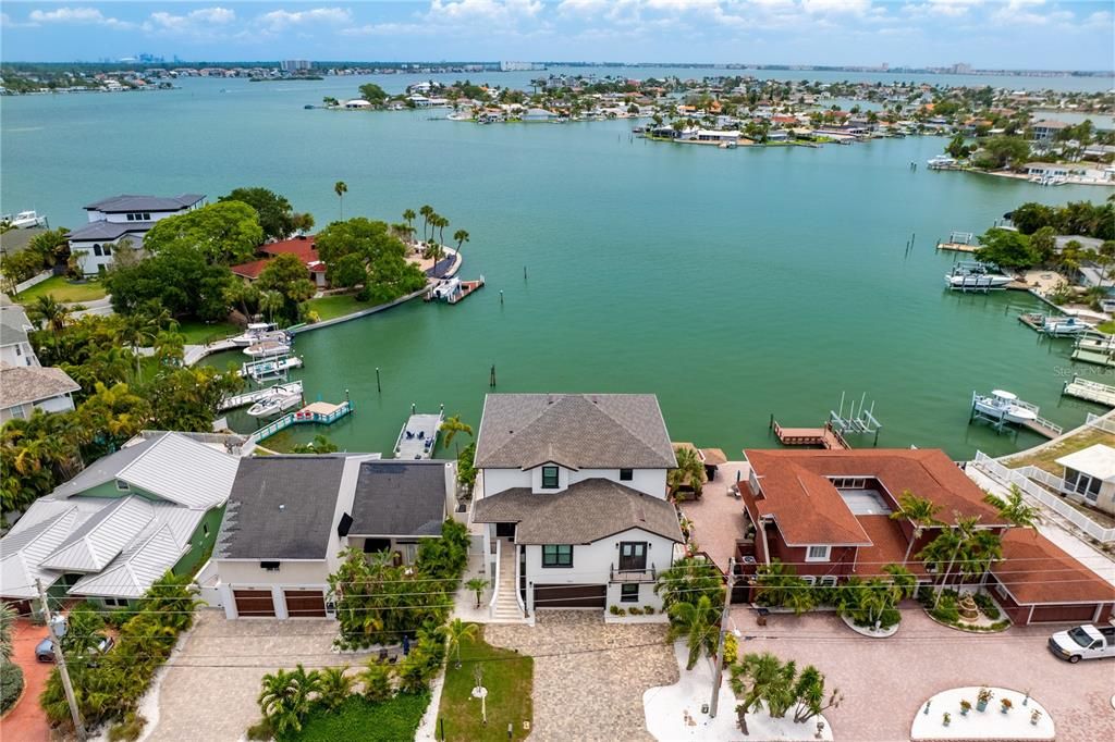 Recently Sold: $2,985,000 (4 beds, 3 baths, 2812 Square Feet)