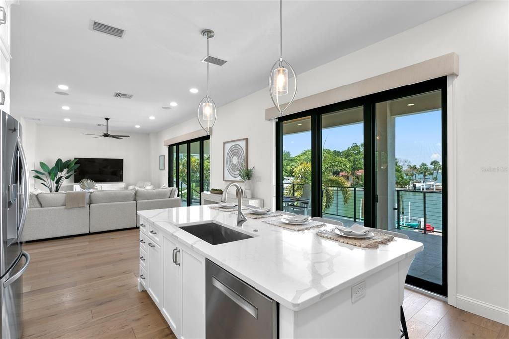 Recently Sold: $2,985,000 (4 beds, 3 baths, 2812 Square Feet)