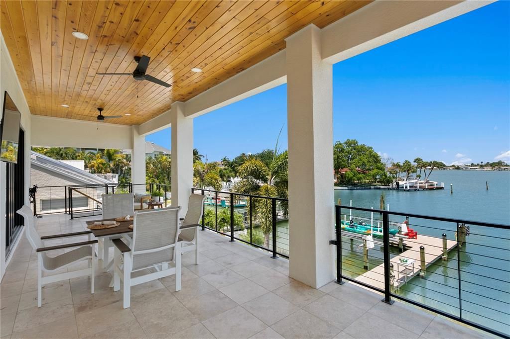 Recently Sold: $2,985,000 (4 beds, 3 baths, 2812 Square Feet)