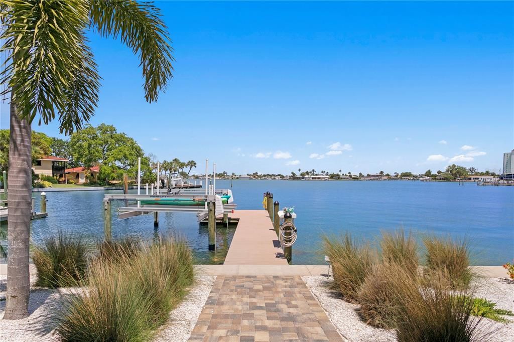 Recently Sold: $2,985,000 (4 beds, 3 baths, 2812 Square Feet)