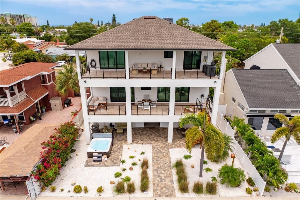 Recently Sold: $2,985,000 (4 beds, 3 baths, 2812 Square Feet)