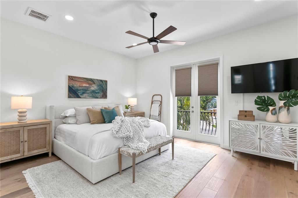 Recently Sold: $2,985,000 (4 beds, 3 baths, 2812 Square Feet)