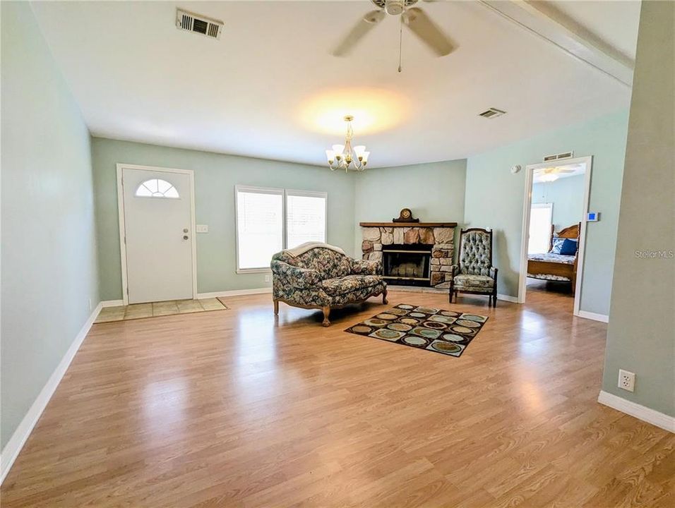 For Sale: $339,500 (3 beds, 2 baths, 1620 Square Feet)