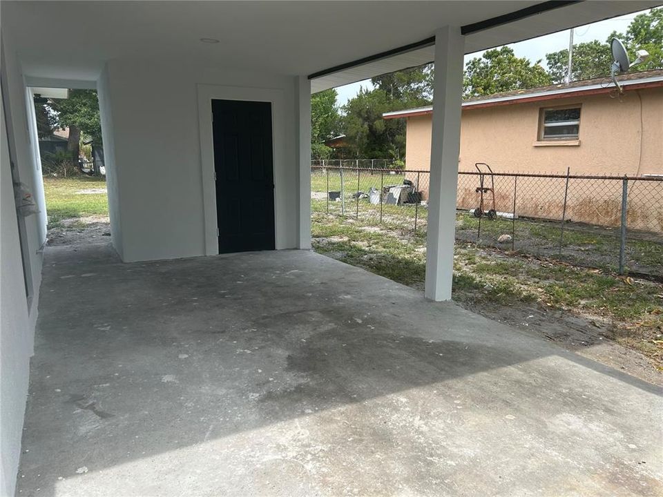For Rent: $2,100 (3 beds, 1 baths, 700 Square Feet)