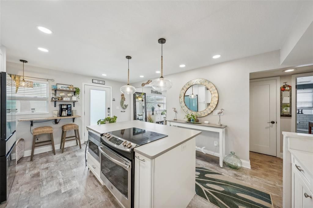 Active With Contract: $850,000 (3 beds, 3 baths, 1481 Square Feet)