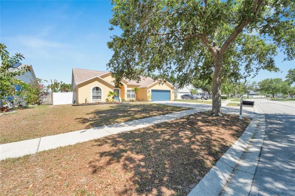 Active With Contract: $475,000 (4 beds, 2 baths, 2076 Square Feet)