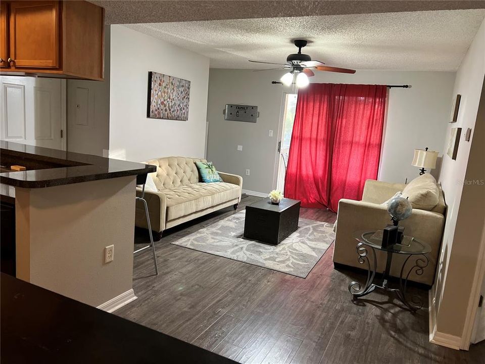 For Sale: $211,500 (2 beds, 2 baths, 811 Square Feet)