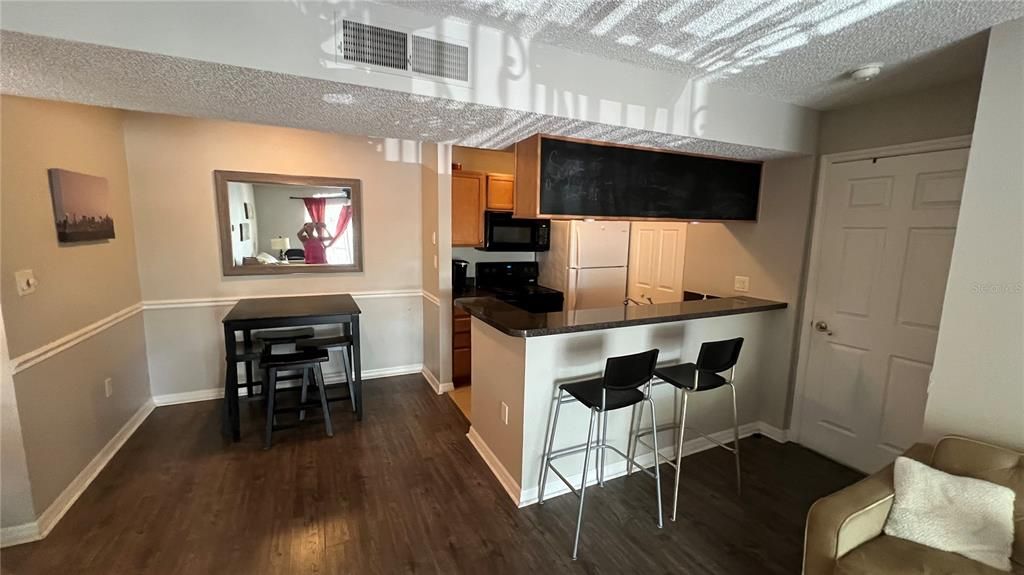 For Sale: $211,500 (2 beds, 2 baths, 811 Square Feet)