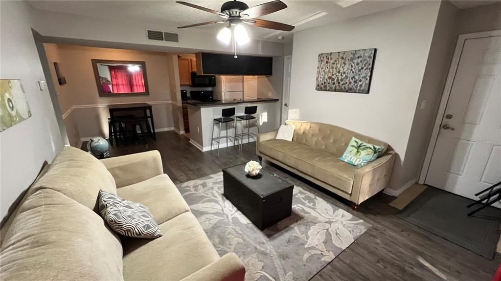 For Sale: $211,500 (2 beds, 2 baths, 811 Square Feet)