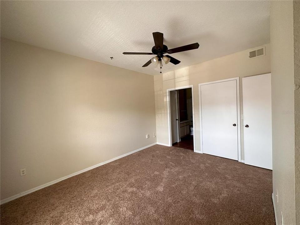 For Sale: $134,000 (1 beds, 1 baths, 702 Square Feet)