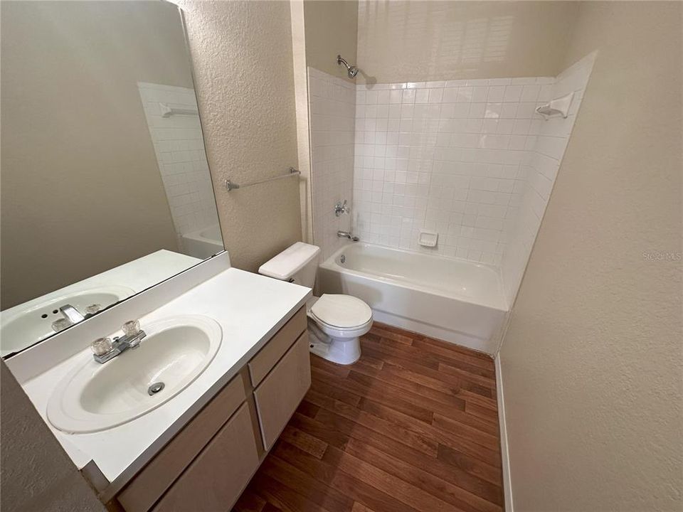 For Sale: $134,000 (1 beds, 1 baths, 702 Square Feet)