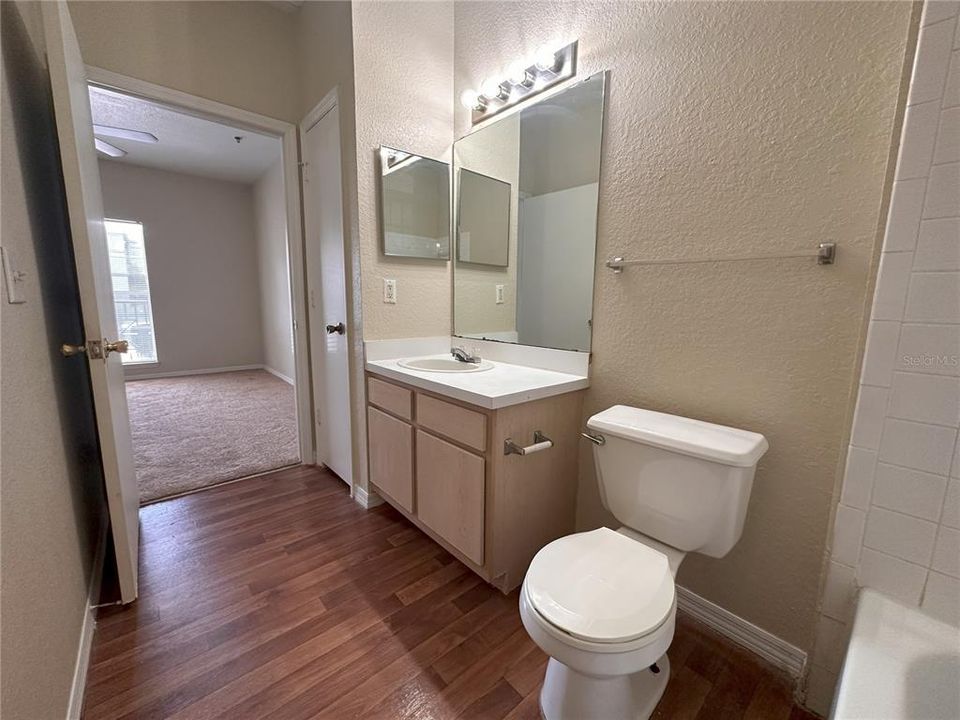 For Sale: $134,000 (1 beds, 1 baths, 702 Square Feet)