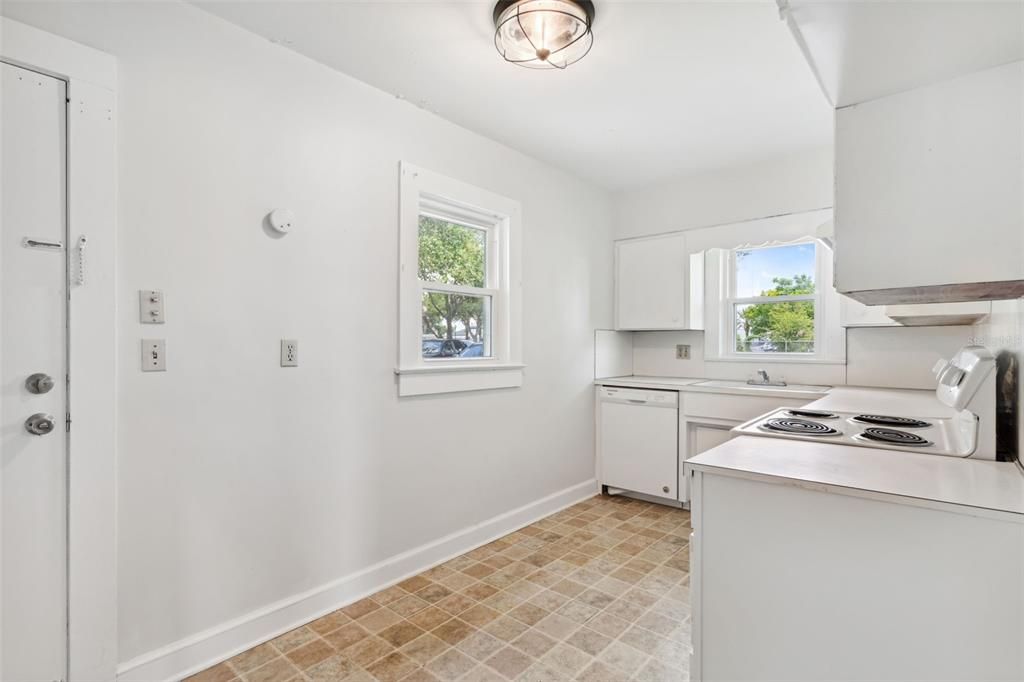 For Sale: $254,900 (3 beds, 2 baths, 1115 Square Feet)