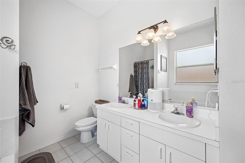 Active With Contract: $359,900 (3 beds, 2 baths, 1085 Square Feet)