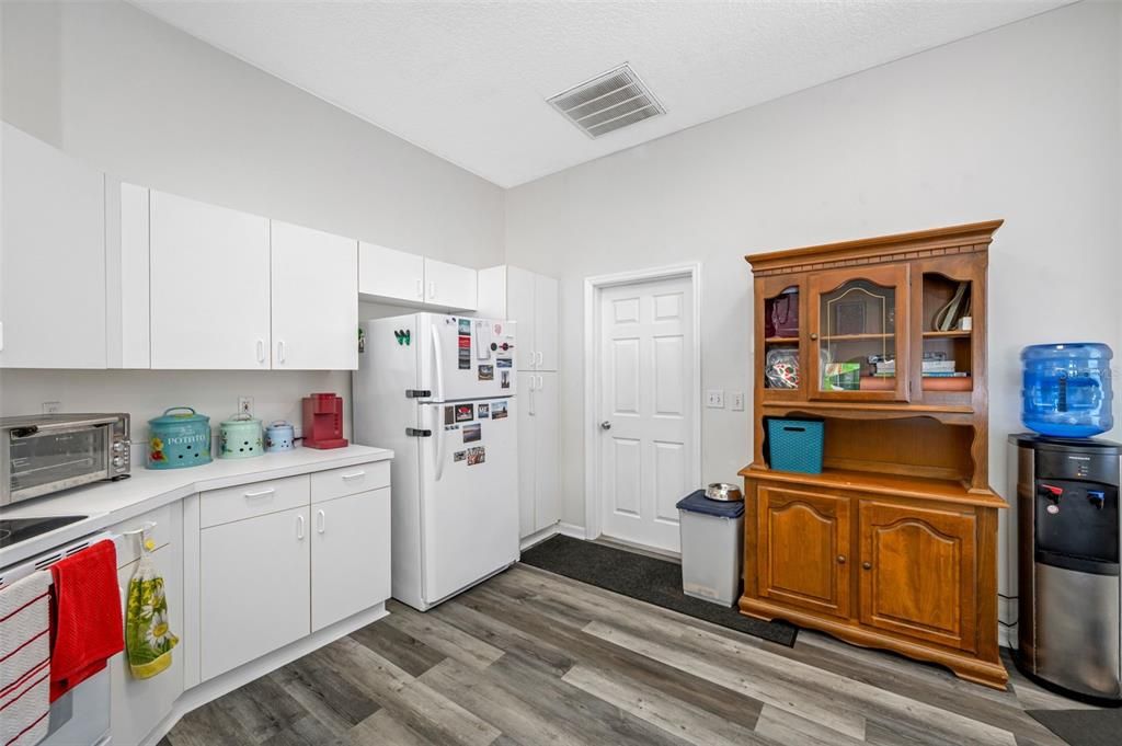 Active With Contract: $359,900 (3 beds, 2 baths, 1085 Square Feet)