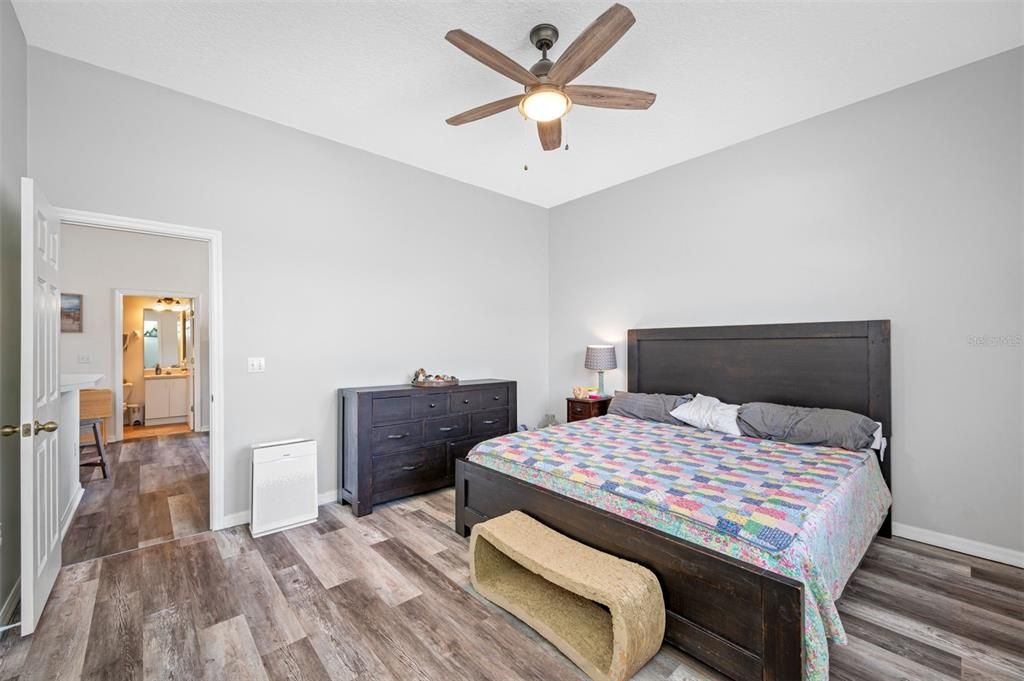 Active With Contract: $359,900 (3 beds, 2 baths, 1085 Square Feet)