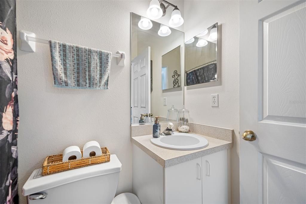 Active With Contract: $359,900 (3 beds, 2 baths, 1085 Square Feet)