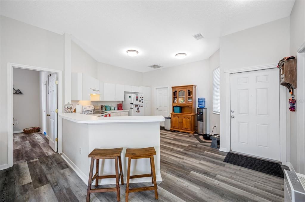 Active With Contract: $359,900 (3 beds, 2 baths, 1085 Square Feet)
