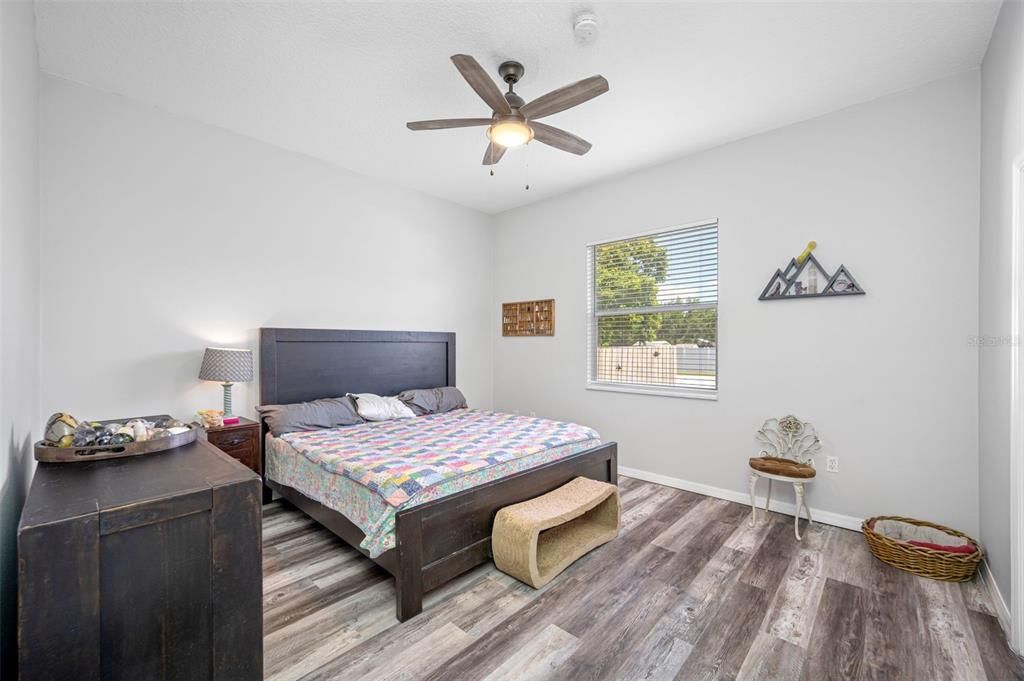 Active With Contract: $359,900 (3 beds, 2 baths, 1085 Square Feet)