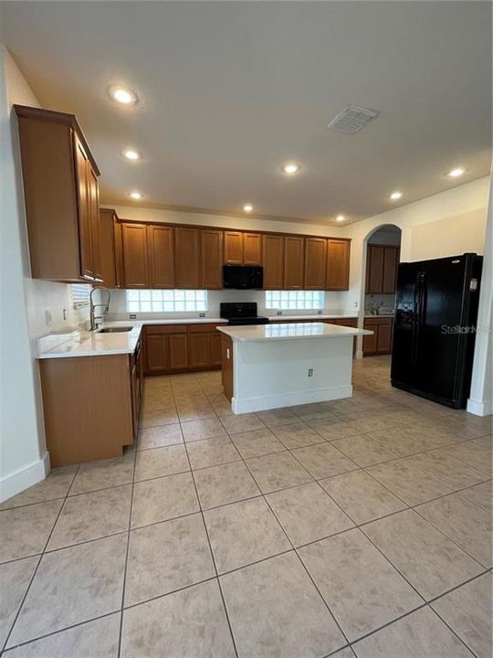 Recently Rented: $3,180 (4 beds, 2 baths, 2422 Square Feet)