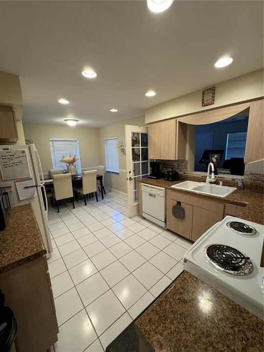 Active With Contract: $265,000 (3 beds, 1 baths, 1170 Square Feet)