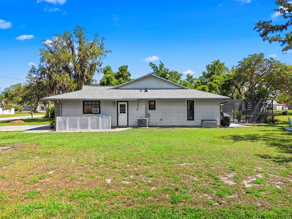 Active With Contract: $349,000 (3 beds, 3 baths, 1642 Square Feet)