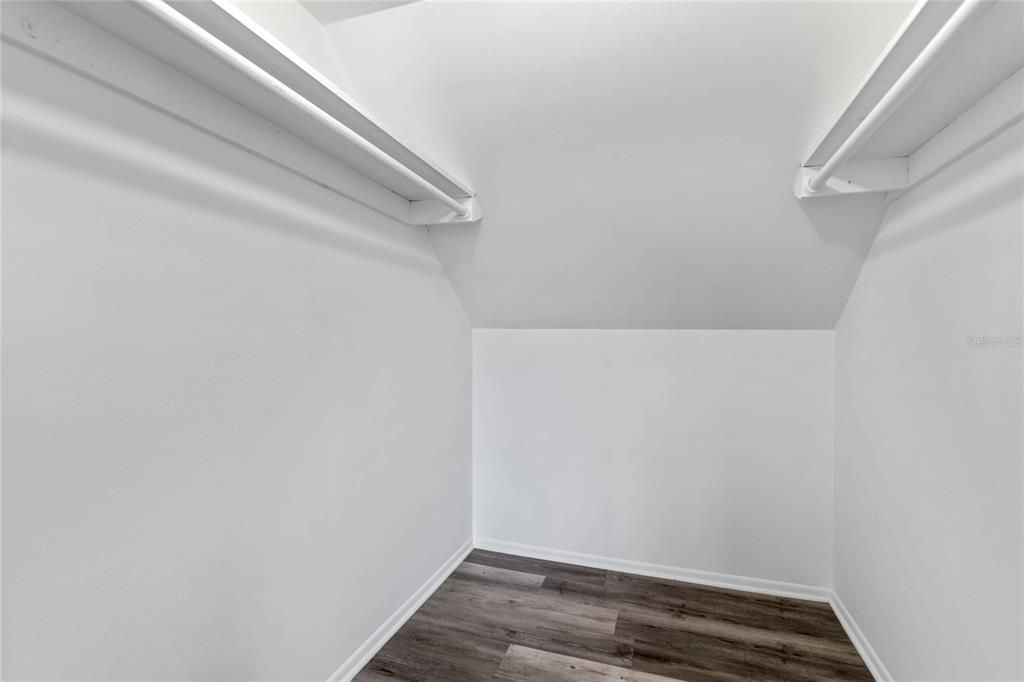 For Sale: $360,000 (4 beds, 2 baths, 1908 Square Feet)