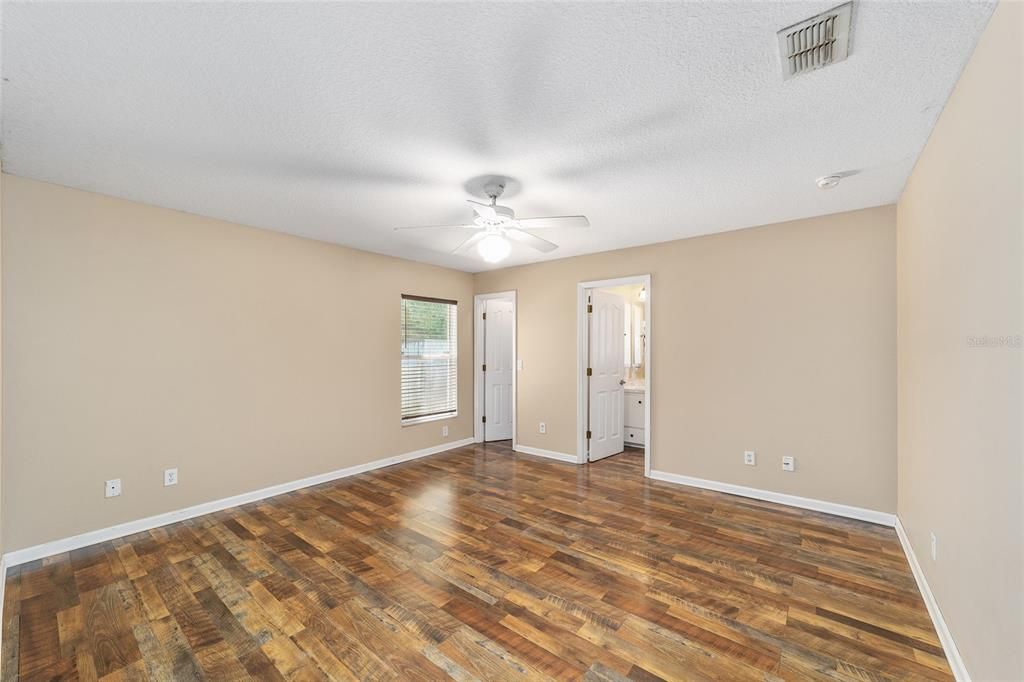 Active With Contract: $238,500 (3 beds, 2 baths, 1342 Square Feet)